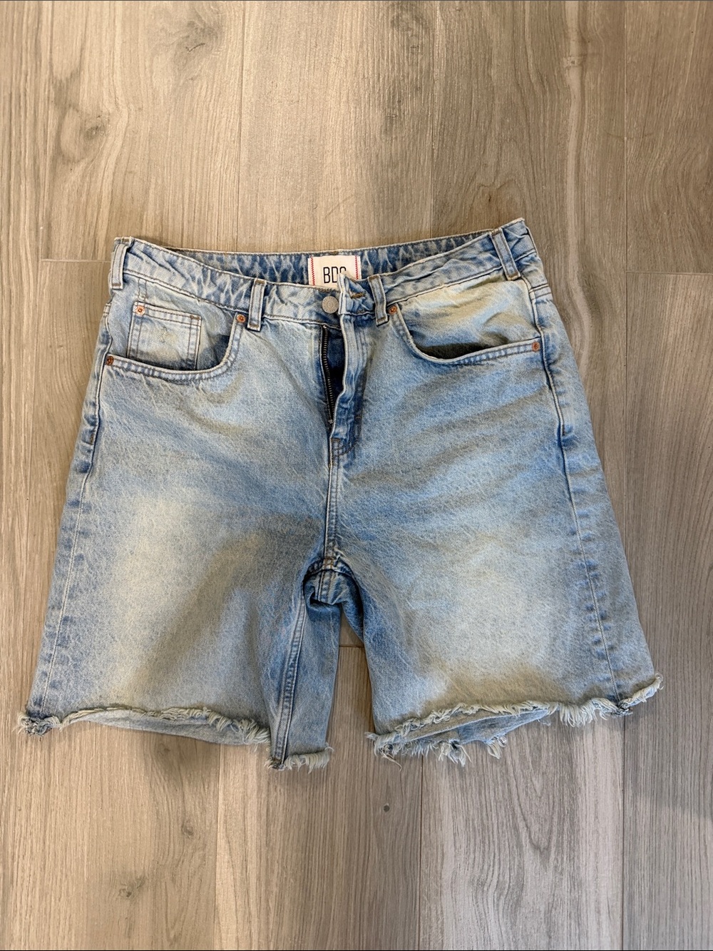 BDG Light Wash Frayed Hem Denim Shorts - Urban Outfitters